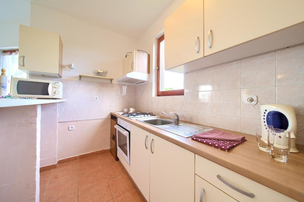 Rasopasno Apartment With Terrace And Private Parking Exterior foto